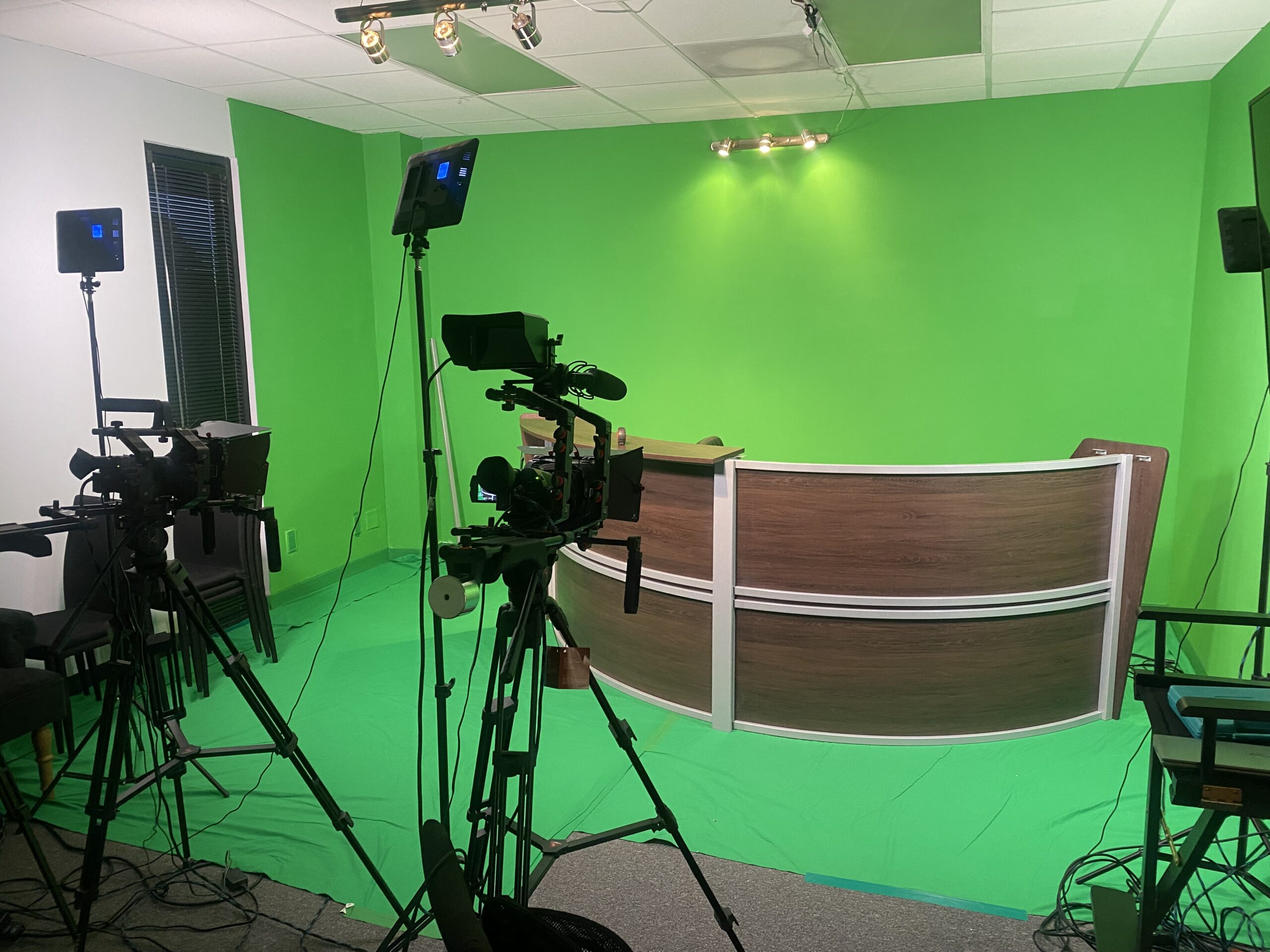 HYSN Desk